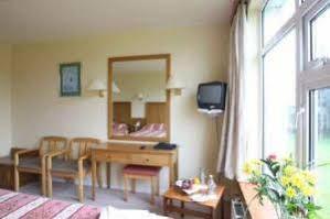 Connemara Gateway Hotel Oughterard Buitenkant foto