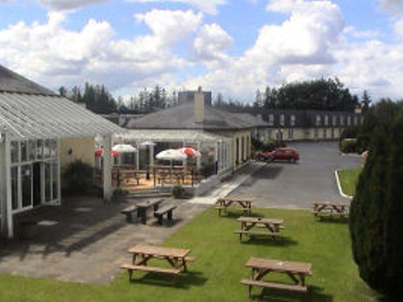 Connemara Gateway Hotel Oughterard Buitenkant foto